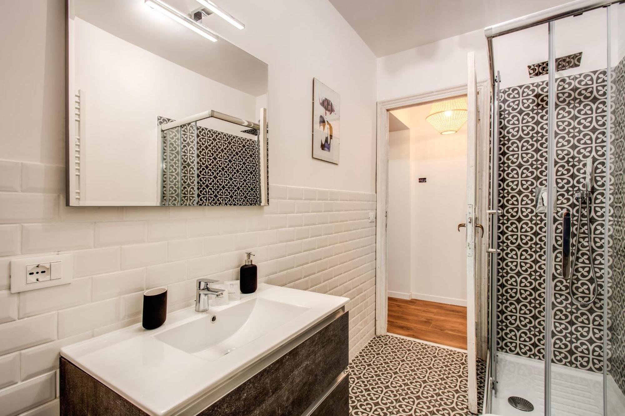 Monti Quiet And Spacious Apartment Roma Esterno foto